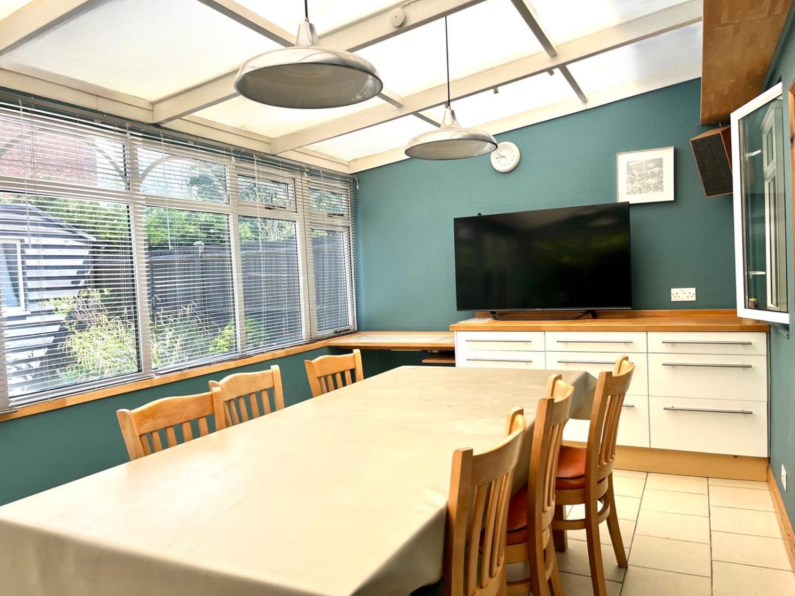 Lopez Home Crawley Ifield المظهر الخارجي الصورة